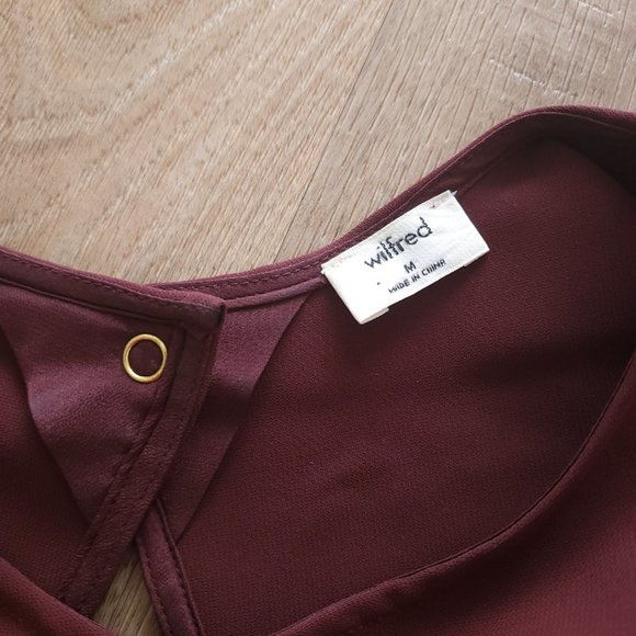 Aritzia Laon blouse, open back with tie detail - Picture 4 of 11